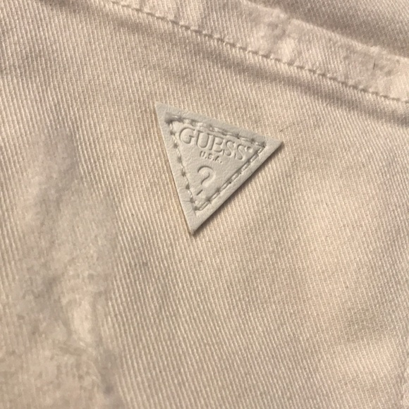 White guess knee length shorts - Picture 3 of 4